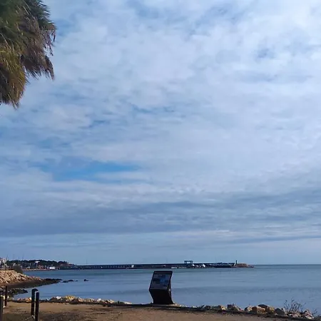 L'arenal, Acogedor En * L'Ampolla